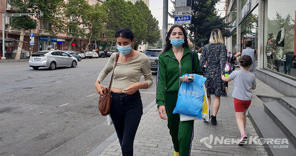 조지아는 현재까지 450,149명의 환진 되었고 그중 403,762명이 완치되었고 6,128명이  사망했다 (사진 Nino Alavidze)@뉴스 코리아 트빌리시 박 철호 특파원