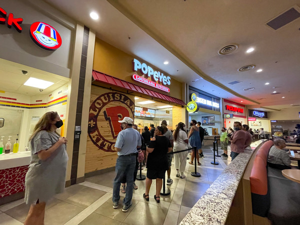 평일임에도 많은 관광객들로 붐비는 모습이다. 사진 문성원