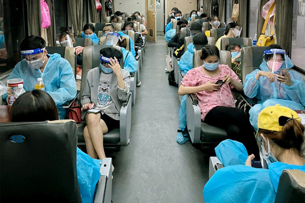 ﻿코로나 펜데믹속 운행하던 베트남 열차는 8월 23일 전면 운행 중단된다. 사진출처: VNEXPRESS