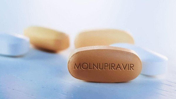 코로나-19 항바이러스제인 MOLNUPIRAVIR  30만개가 호치민시에 도착했다. @사진 Newyorktimes