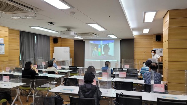 오늘 강좌를 담당해 주실 김병윤 강사님