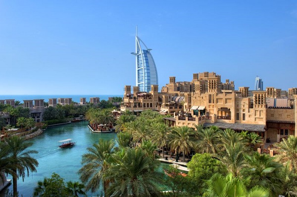 모던한 대형 쇼핑몰, 마디낫 수크 (사진: 야나트립)