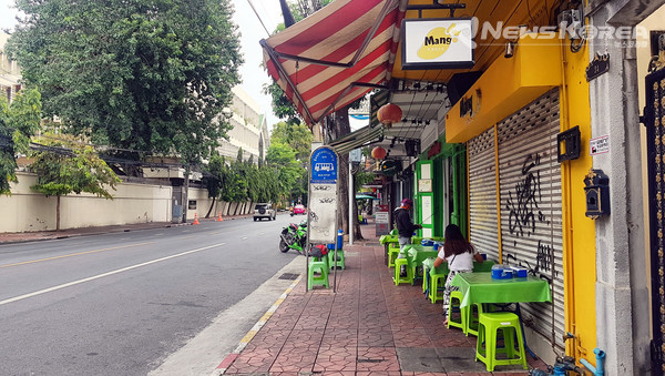 어쩌면 방콕 카오산 로드와 람부뜨리 로드를 여행했던 수많은 사람들이 간직한 추억 속의 장면들을 이제 다시 볼 수 없을 수도 있겠지만 사람들이 다시 모여들고 또 모여들어 카오산 로드의 새로운 이야기가 시작되길 기대해 본다. @뉴스코리아 김대민 특파원