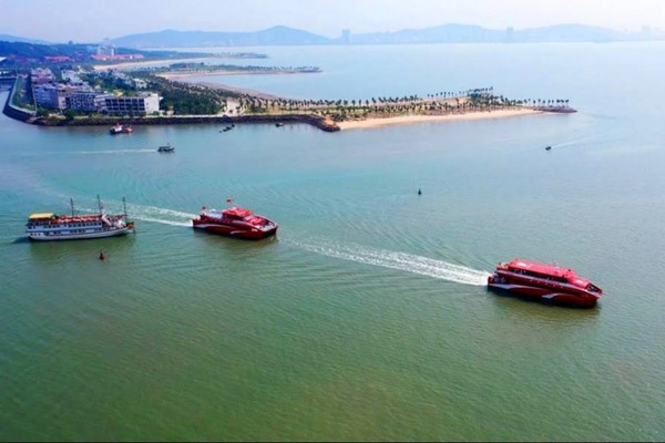 깟바섬으로 이동하는 페리 @뉴스코리아 이웅연 특파원