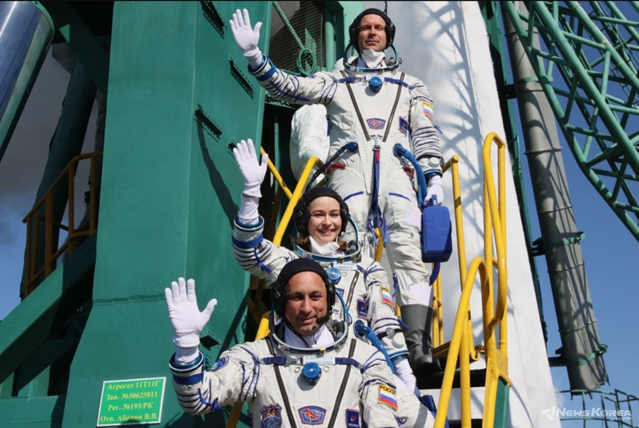 우주로 가는 여배우, 감독, 우주비행사