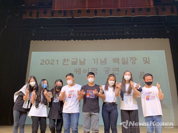 ▲행사가 끝나고 친구별로 기념촬영을 하고 있다.-@뉴스코리아 신현권  특파원