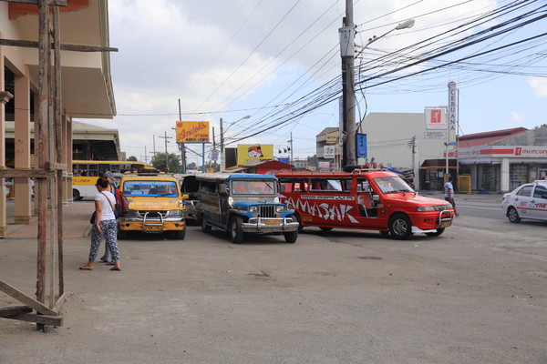 일로일로 지프니 단체. 지프니 운임비 2.5페소 인상 요구
