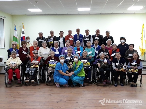 ▲고려인 강제이주 84주년 기념식 행사후 입소노인 단체사진-@뉴스코리아 신현권 특파원