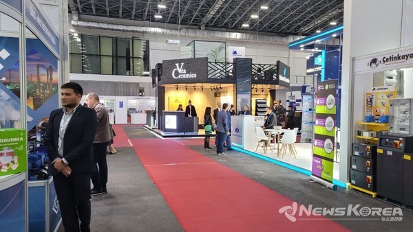 ▲우즈에너지 엑스포 2021이 전시된 안호르파크-@뉴스코리아 신현권 특파원