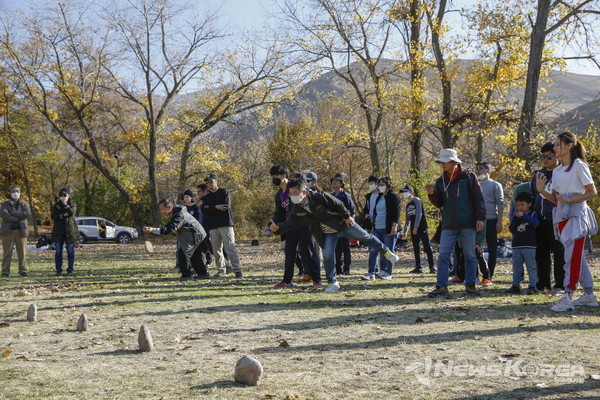 ▲비석치기 게임- @뉴스코리아 신현권 특파원