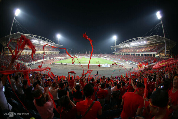 ﻿2021년 11월 11일 오후7시 베트남 축구는 하노이 미딩경기장에서 일본과의 월드컵 예선전을 치른다. @VNEXPRESS