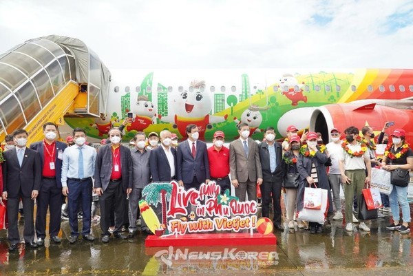 베트남 비엣젯 공항에서 한국 관광객을 맞이하고 있다. @뉴스코리아 김경태 특파원