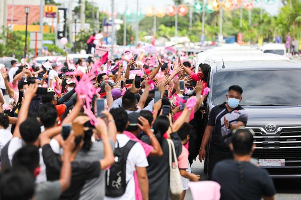 레니 로브레도, 일로일로 방문