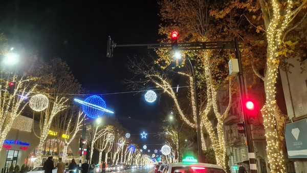 트빌리시 거리에 루미나리 장식등 @뉴스코리아 박철호 특파원