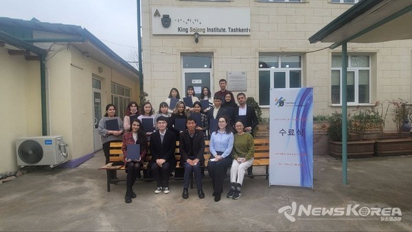 ▲수료증 전달식후 단체기념사진-@뉴스코리아 신현권 특파원