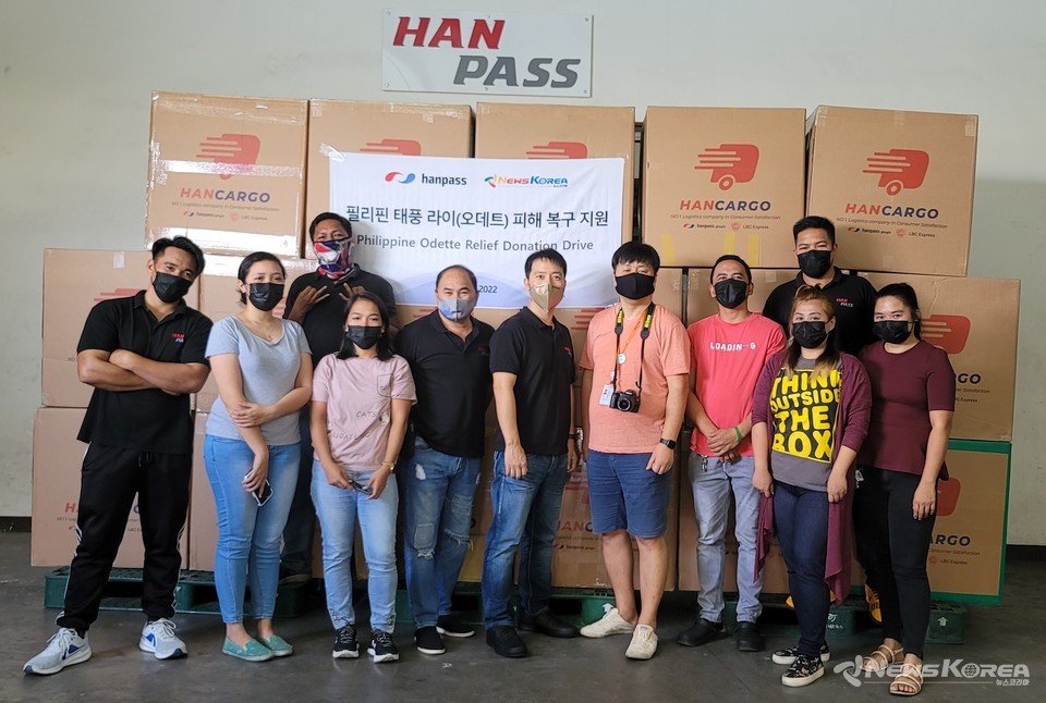 ▲ 사진 : 한국에서 선박 편으로 필리핀에 도착한 태풍라이 피해복구 지원 구호물품