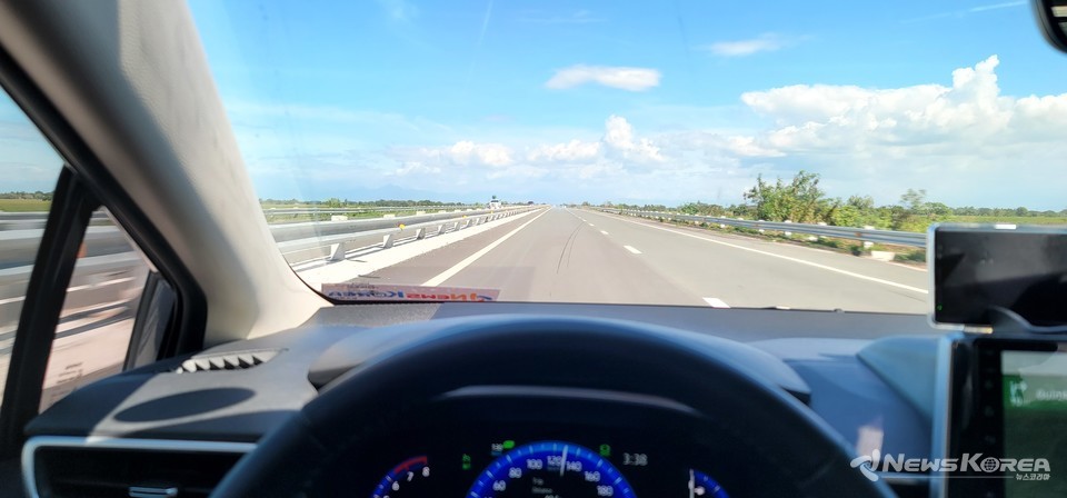 ▲ 사진 : 본지 취재차량으로 고속도로를 달리는 모습
