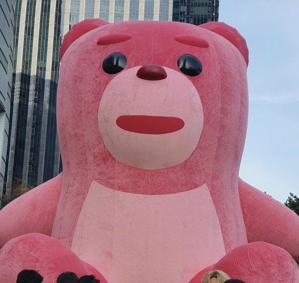가로 길이 15m에 이르는 특대형 "벨리곰" @뉴스코리아 팜티궤느 기자 