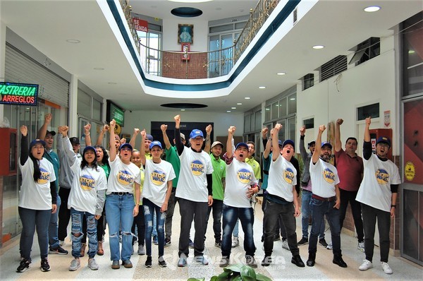 콜롬비아 수도 보고타에서 한인회와 콜롬비아 국민들이 함께 전쟁중단을 외치고 있다. @뉴스코리아 최신 특파원