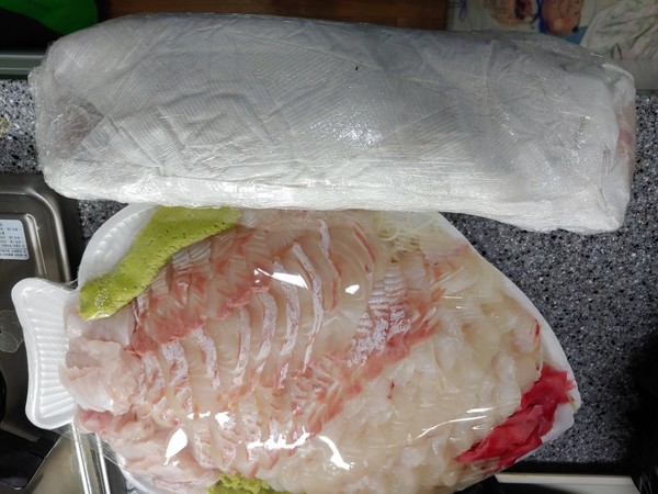 생선회로 변신 한 대형 광어 @뉴스코리아 임수현 기자