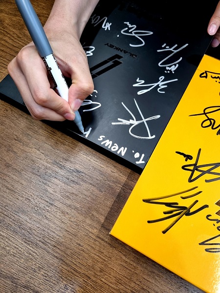 키위와 뉴스코리아에 대한 애정을 그리는 DK (출처 : 뉴스코리아)