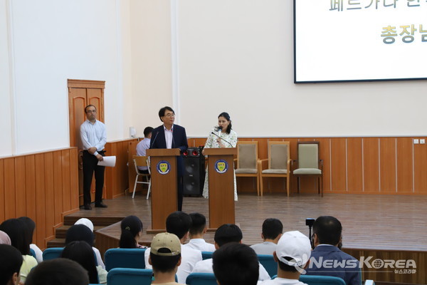 ▲페르가나 세종학당 말하기 대회 축사를 하고 있는 페르가나 한국국제대학교 한재석총장-@뉴스코리아 신현권 특파원