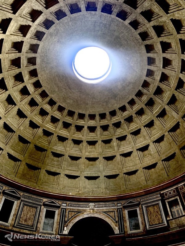 돔 중앙에 위치한 오쿨루스 @뉴스코리아 김민정 특파원