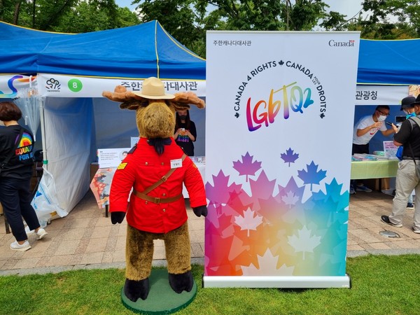 각 국 대사관 부스 (사진 : 뉴스코리아)