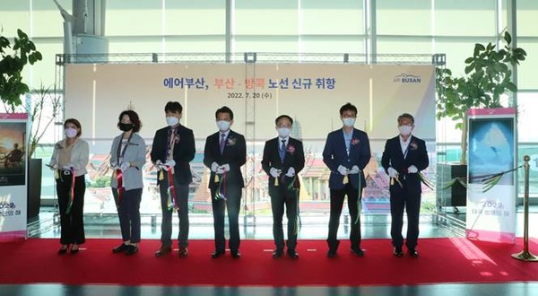 에어부산 부산-바콕 노선 취항식이 김해국제공항 국제선 청사에서 열렸다. @에어부산