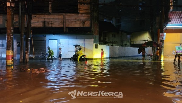 도로인지 수상변인지 구분조차 어렵다. @뉴스코리아 최신 특파원
