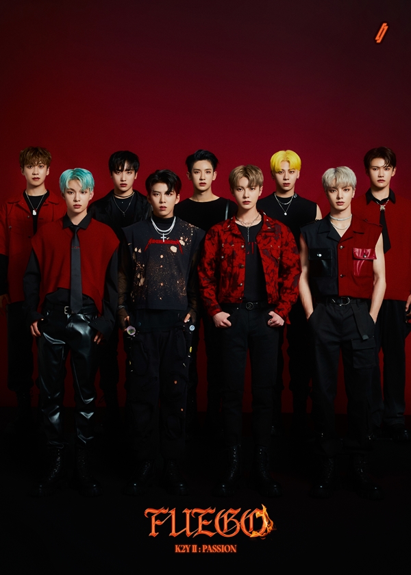 블랭키 레드버전 단체 콘셉트 포토 (사진 : 키스톤엔터테인먼트)