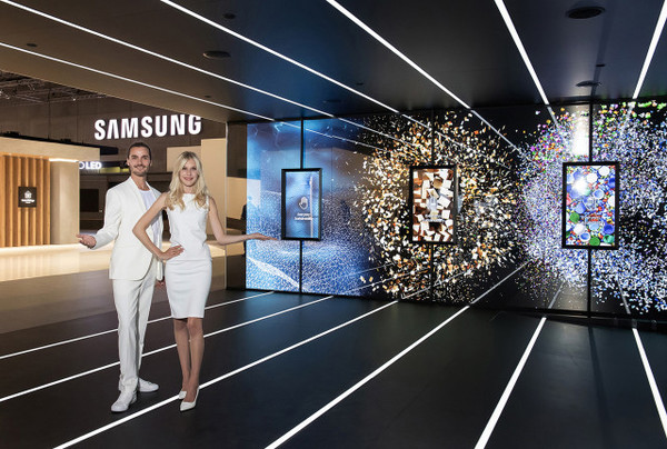 삼성전자, 전시장 입구 대형 LED를 통해 ‘지속 가능한 일상’ 전시 주제를 소개 (사진 : 삼성전자)