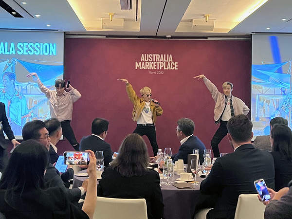 가수 울랄라 세션의 축하 공연이 열린 호주 마켓플레이스 VIP 디너