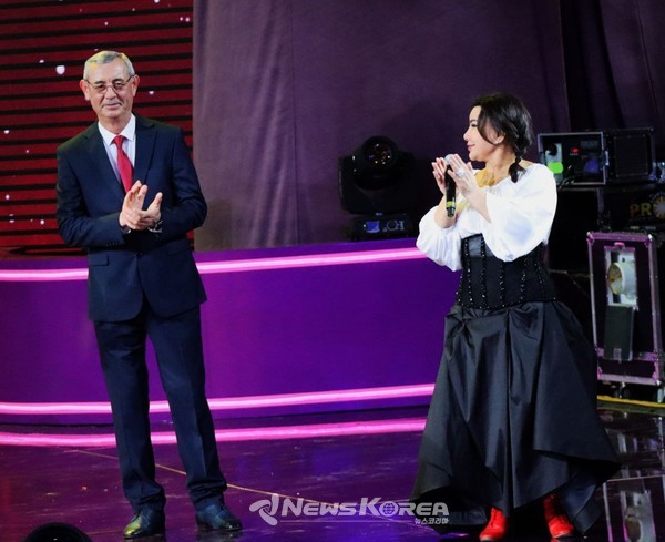 나시르잔 감독과 율두스 @나시르잔 감독