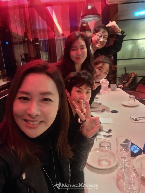 사진 앞줄부터 조희선, 김성애, 정혜욱, 이연수, 안정훈 @뉴스코리아 포토DB