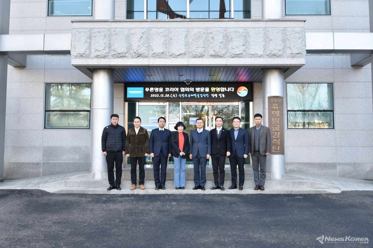 ▲ 사진 : 푸른영웅코리아협회(회장 박미경) 국방부 유해발굴감식단(단장 이근원) 방문