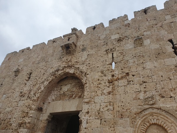 총탄 자국 가득한 시온 게이트 @뉴스코리아 임성택 특파원