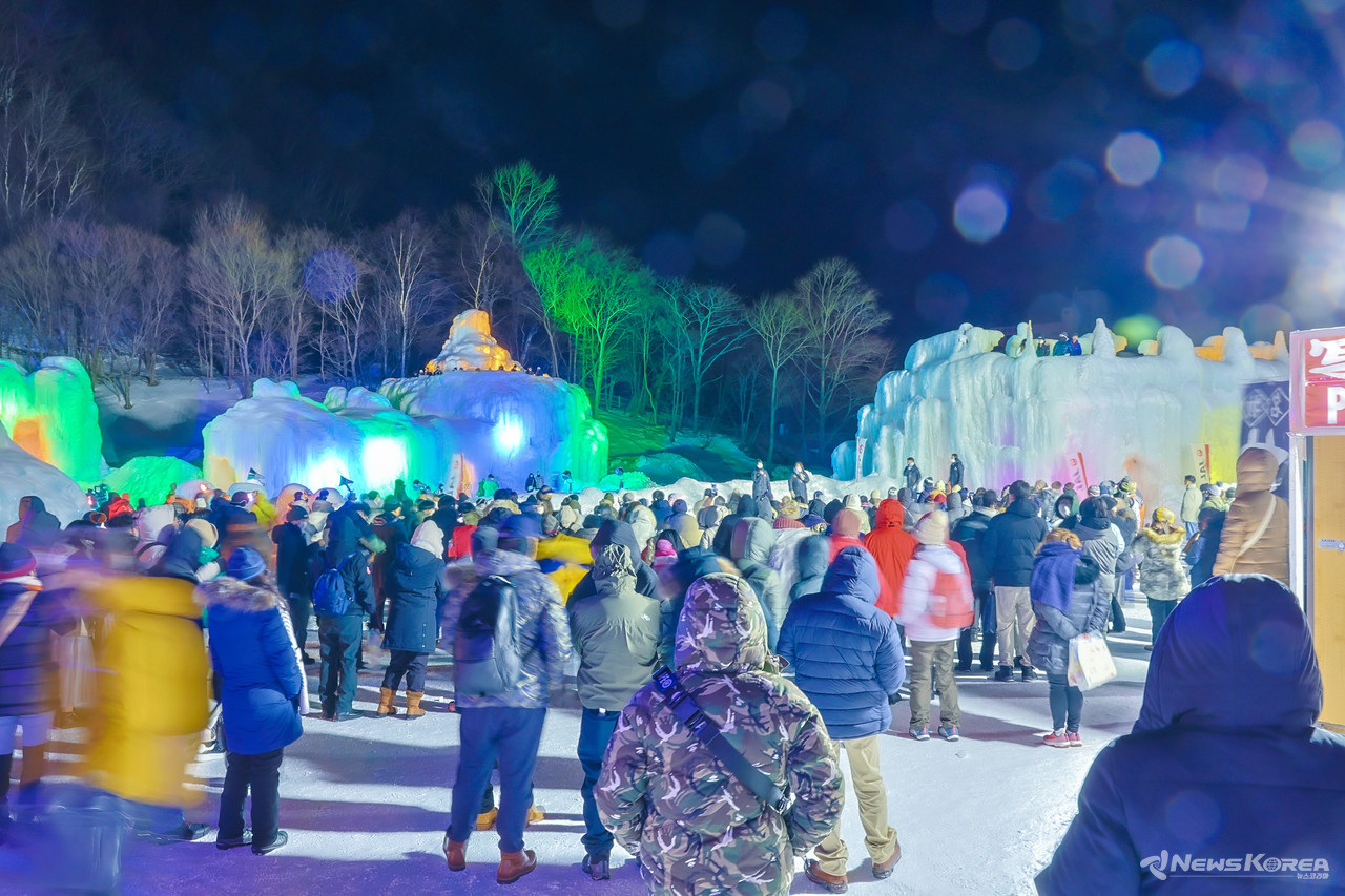 행사장에 모여있는 관객들 @뉴스코리아 최성훈 특파원