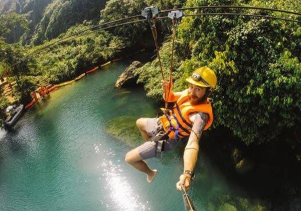 퐁냐케방 신비의 동굴 위를 가로지르는 짚라인 @뉴스코리아 이웅연 특파원 
