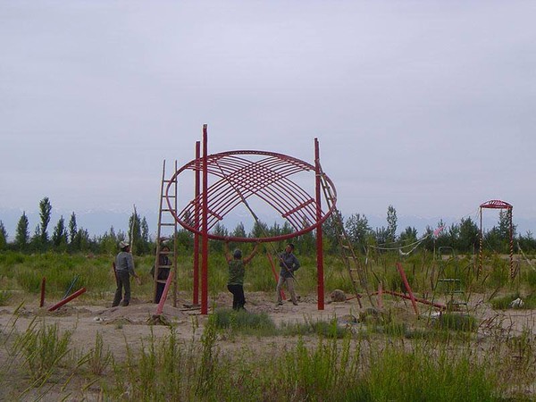 유르트는 천장부터 설치 한다.  