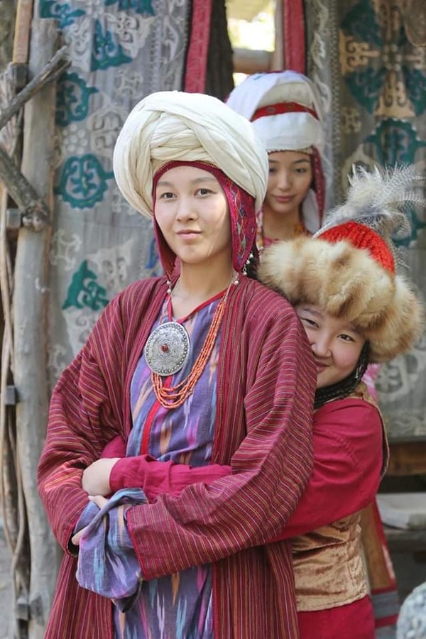 유르트에 살고 있는 키르기스스탄의 여인들 @뉴스코리아 포토DB