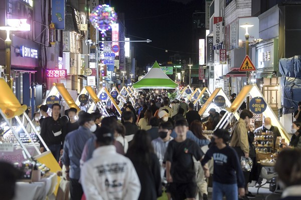 도심 곳곳에서 펼쳐지는 지역특화 상설 문화행사 및 공연프로그램 중 하나인 '2022 순천푸드앤아트페스티벌' 모습 @뉴스코리아 허승규 기자