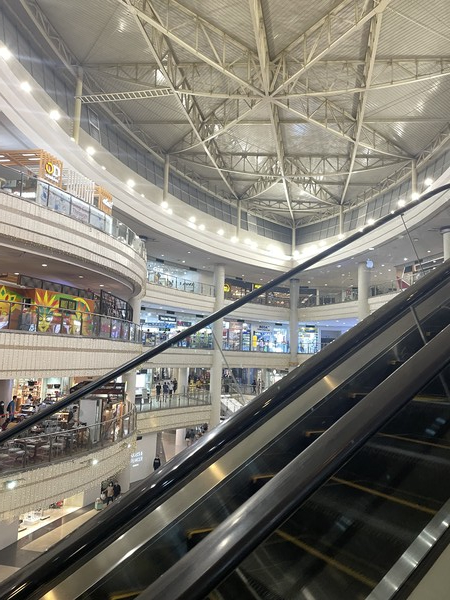 필리핀의 대형 쇼핑몰 내부 @뉴스코리아 김희수 특파원