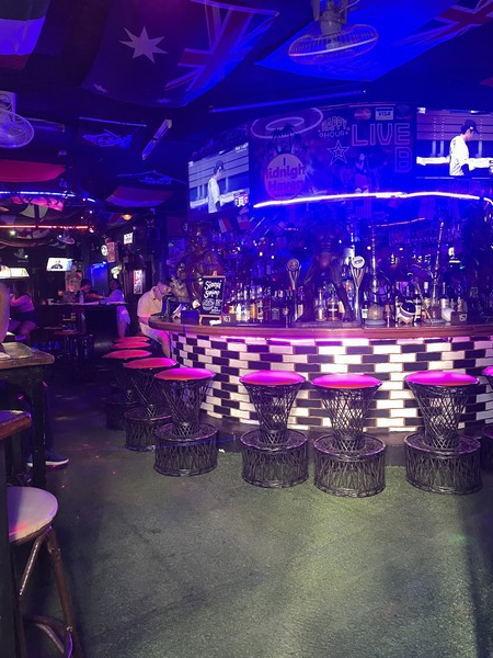 필리핀 만남의 광장으로 불리우는 마닐라 LA카페 @뉴스코리아 김희수 특파원