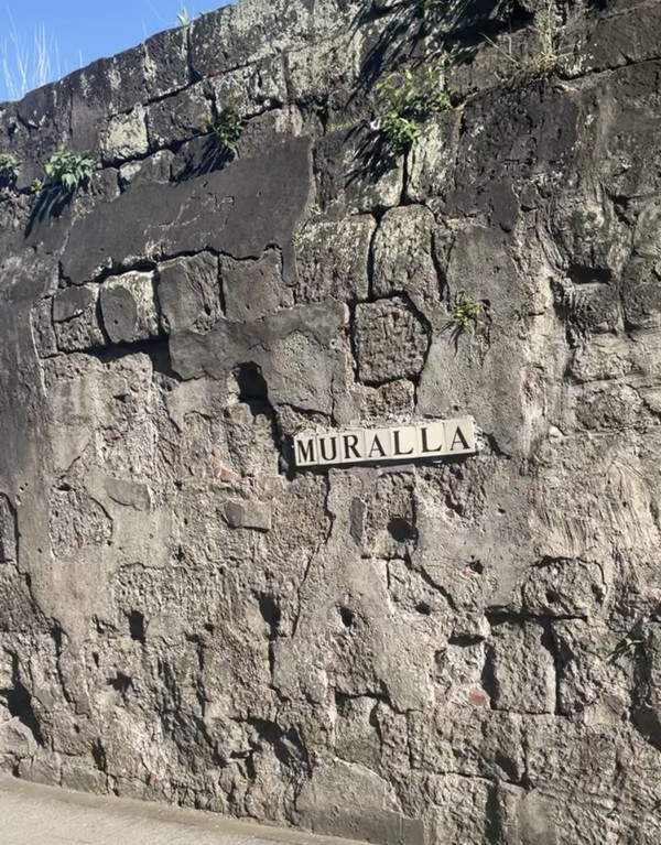 2차 대전 당시 총탄 자국이 성벽 곳곳에 남아있다. @뉴스코리아 김희수 특파원