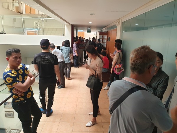 재판을 지켜보기 위해 많은 교민들이 재판정을 찾았으나 첫 재판이후 재판장이 출입을 통제했다. @뉴스코리아 이창호 특파원