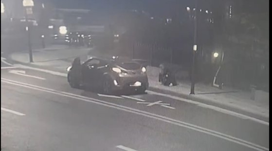 지난달 29일 오후 11시48분쯤 강남구 역삼동 한 아파트 단지에서 발생한 납치사건 현장 CCTV 영상 캡처