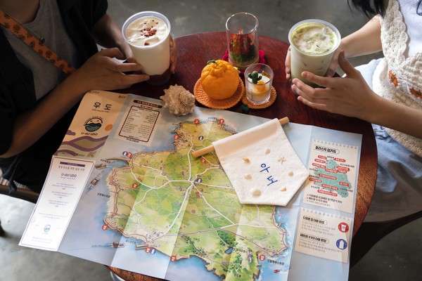 관광객들은 개인용 텀블러나 다회용컵을 이용해야 한다@제주관광공사 제공