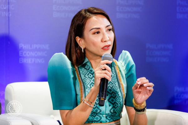 필리핀 인프라 및 투자 기회에 대해 설명하고 있는 프라스코 장관 @필리핀 관광부