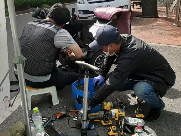 편리한 이동성 보장을 위한 장애인 보장구 수리 활동  ⓒ순천시 